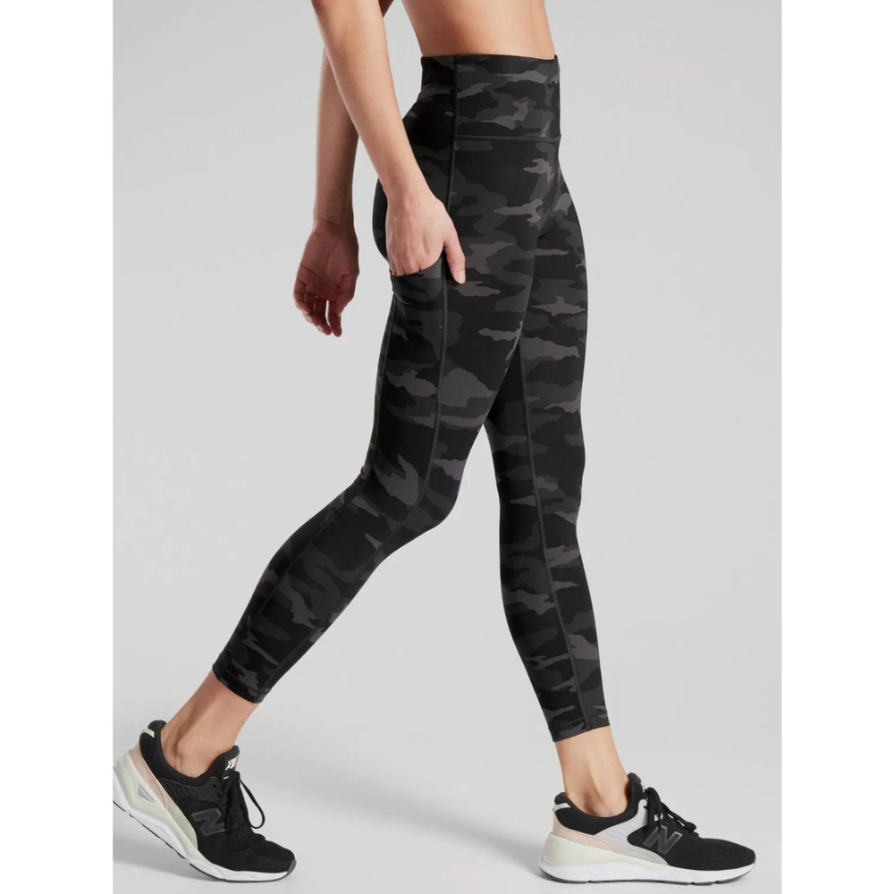 NEW ATHLETA BLACK ULTIMATE STASH POCKET CAMO 7/8 TIGHT LEGGINGS PANTS SZ 1X